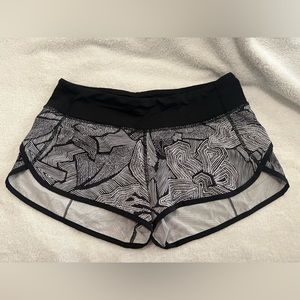 Lululemon Speed Shorts Size 6 (2016)